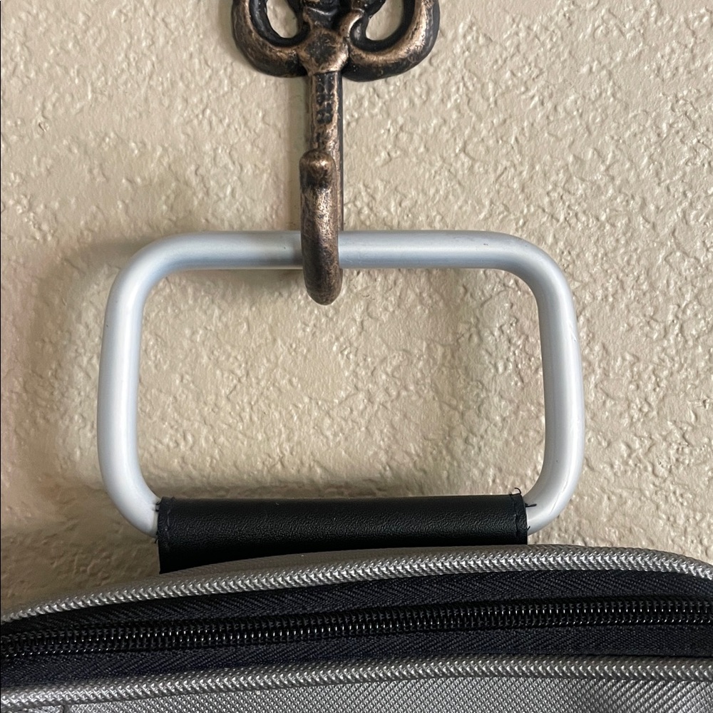 SEBASTIAN Collection Backpack w/ Shoulder Straps And Quality Heavy Duty Fabric - Picture 4 of 6